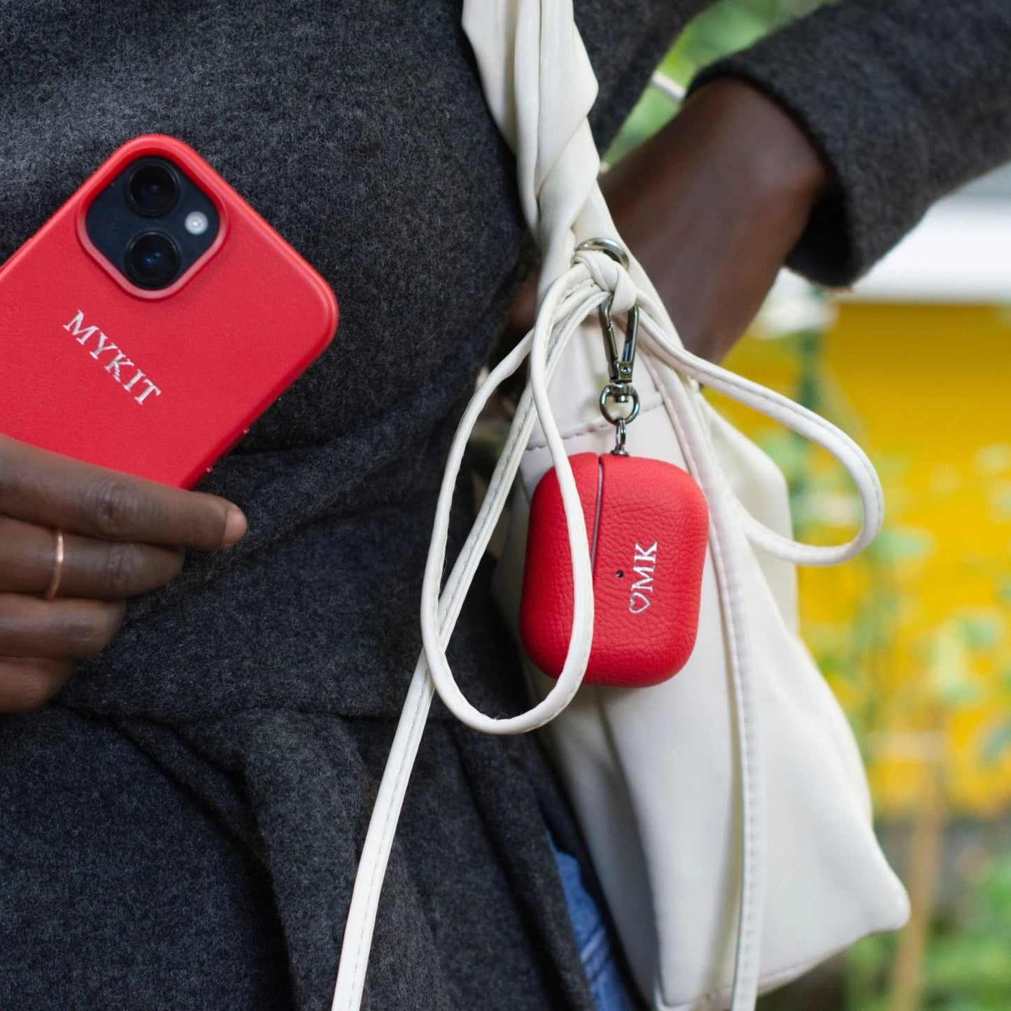 Pebble Ruby Echo — Funda Airpods Personalizada