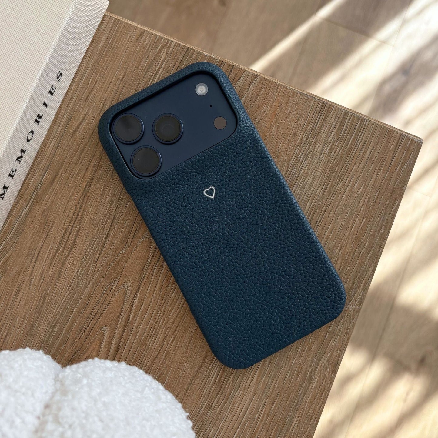 Pebble Deep Cobalt — Funda de Piel Personalizada